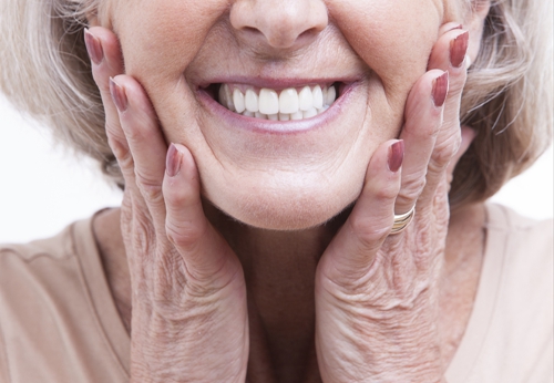 老人牙齿松动需要拔除吗？