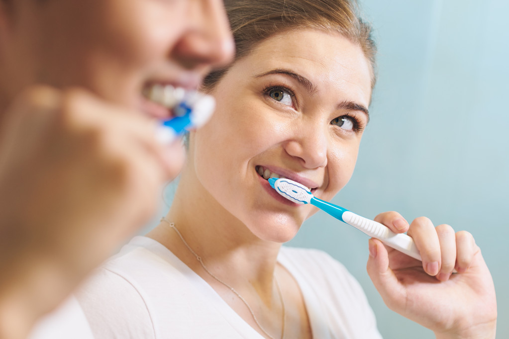 怎样刷牙才能让牙齿变白呢