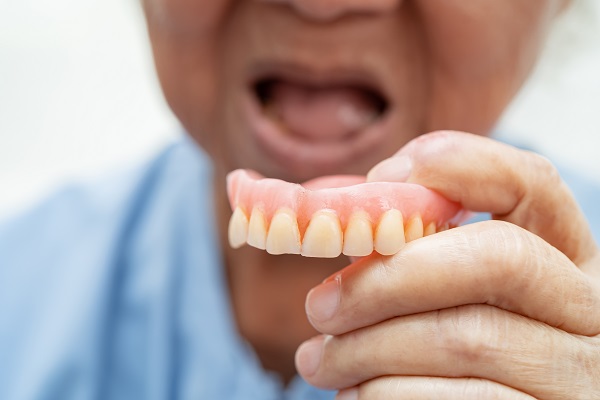 哪種情況要做吸附式滿口假牙